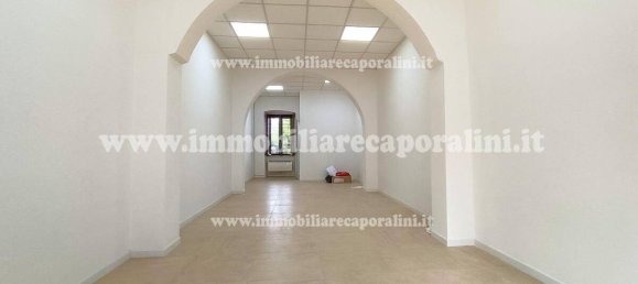 1 room Commercial property in Macerata, Italy No. 195105 4