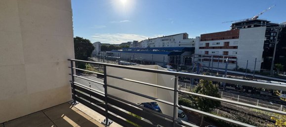 2 bedrooms Apartment in Issy-les-Moulineaux, France No. 139860 5