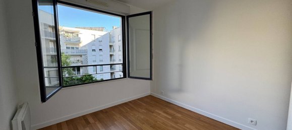 2 bedrooms Apartment in Issy-les-Moulineaux, France No. 139860 2