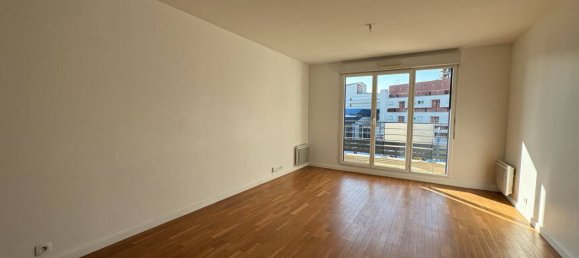 2 bedrooms Apartment in Issy-les-Moulineaux, France No. 139860 3