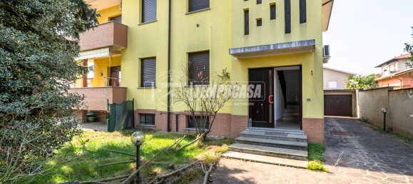 3 rooms Villa in Caronno Pertusella, Italy No. 153094 5