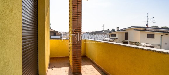 3 rooms Villa in Caronno Pertusella, Italy No. 153094 12