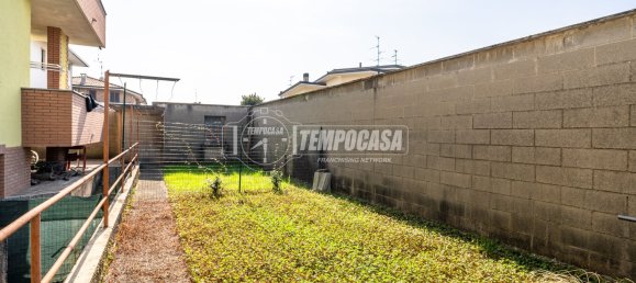 3 rooms Villa in Caronno Pertusella, Italy No. 153094 2