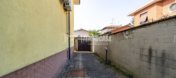 3 rooms Villa in Caronno Pertusella, Italy No. 153094 29