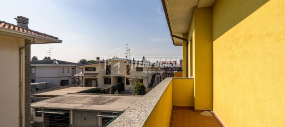 3 rooms Villa in Caronno Pertusella, Italy No. 153094 14