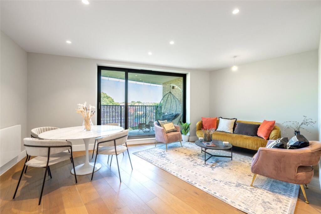 2 bedrooms Apartment in London, United Kingdom No. 3727