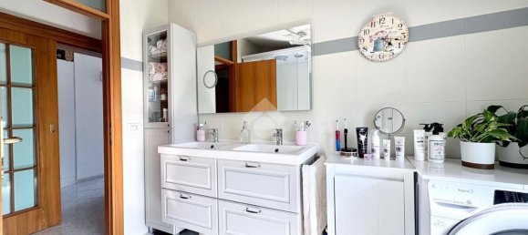 4 bedrooms Apartment in Rimini, Italy No. 358293 27