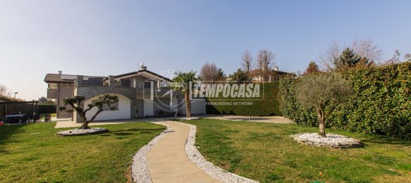 5 rooms Villa in Magnago, Italy No. 16290 12