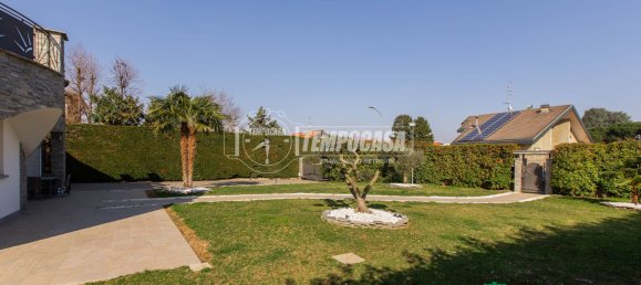 5 rooms Villa in Magnago, Italy No. 16290 17