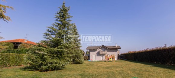 5 rooms Villa in Magnago, Italy No. 16290 16