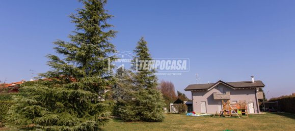 5 rooms Villa in Magnago, Italy No. 16290 3