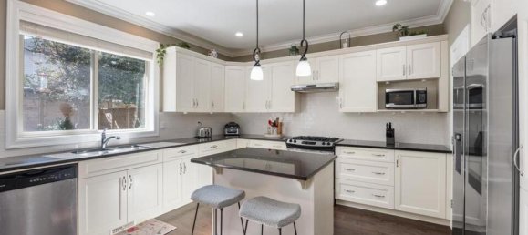 4 bedrooms House in British Columbia, Canada No. 1313 10