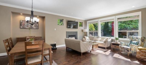 4 bedrooms House in British Columbia, Canada No. 1313 5