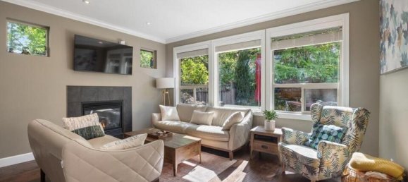 4 bedrooms House in British Columbia, Canada No. 1313 4