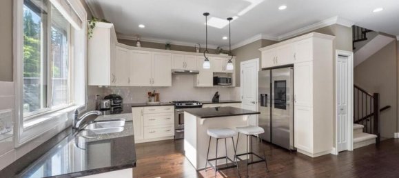 4 bedrooms House in British Columbia, Canada No. 1313 12