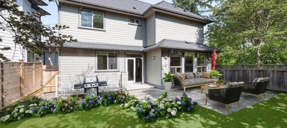 4 bedrooms House in British Columbia, Canada No. 1313 2