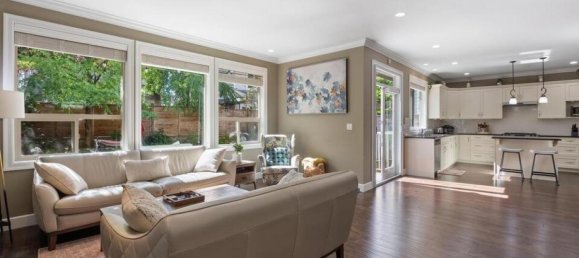 4 bedrooms House in British Columbia, Canada No. 1313 6