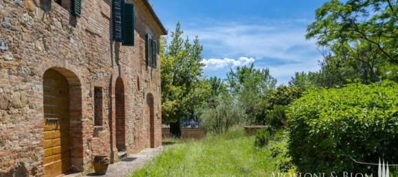 4 bedrooms House in Asciano, Italy No. 57199 40