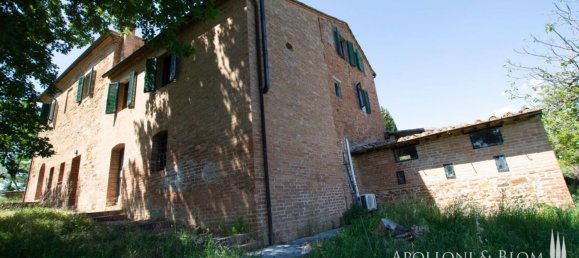 4 bedrooms House in Asciano, Italy No. 57199 3