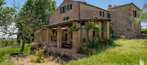 4 bedrooms House in Asciano, Italy No. 57199 37