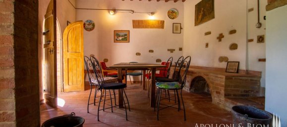 4 bedrooms House in Asciano, Italy No. 57199 8