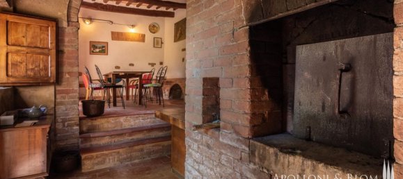 4 bedrooms House in Asciano, Italy No. 57199 7