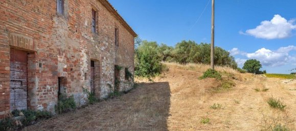 10 rooms House in Castiglione del Lago, Italy No. 58041 4