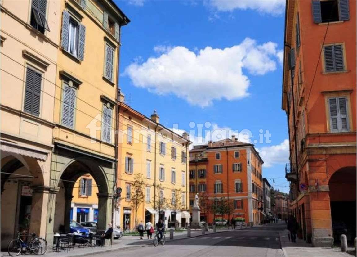 3 rooms Commercial property in Modena, Italy No. 84081