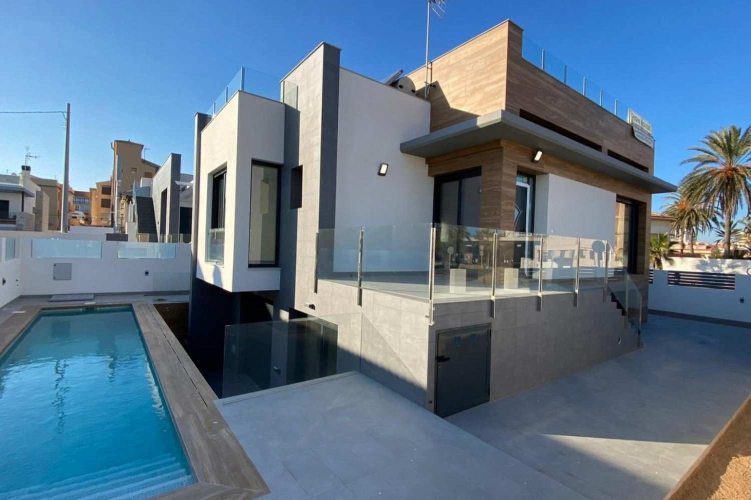 Villa de 4 dormitorios en Torrevieja, Spain No. 129250