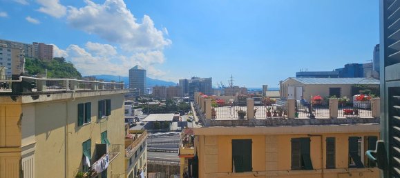 4 bedrooms Apartment in Genoa, Italy No. 347822 2