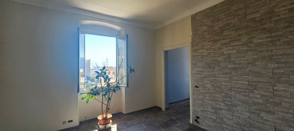 4 bedrooms Apartment in Genoa, Italy No. 347822 3