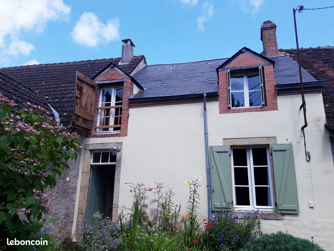 Casa de 3 dormitorios en Malicornay, France No. 327687