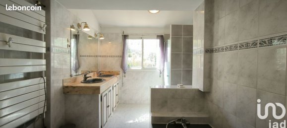 3 bedrooms Villa in Castelnau-de-Guers, France No. 198127 9