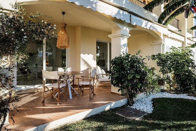 Apartamento de 2 dormitorios en La Quinta, Spain No. 232308