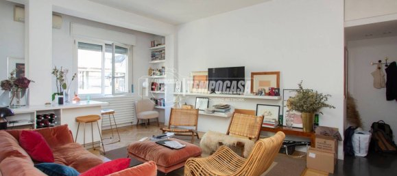 1 bedroom Apartment in Milan, Italy No. 303052 2