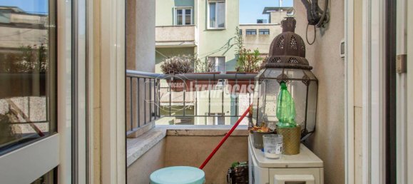 1 bedroom Apartment in Milan, Italy No. 303052 9