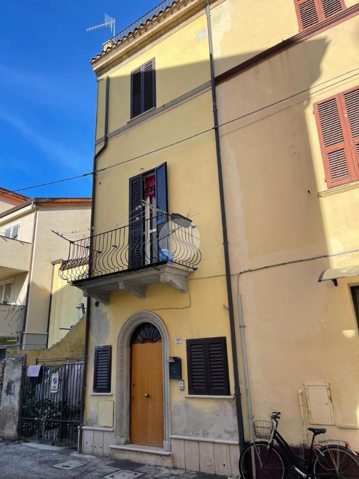 4 rooms House in San Benedetto del Tronto, Italy No. 87131