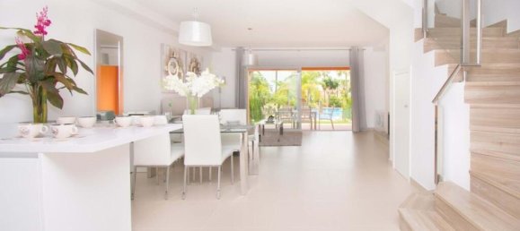 3 bedrooms Townhouse in Estepona, Spain No. 23727 11