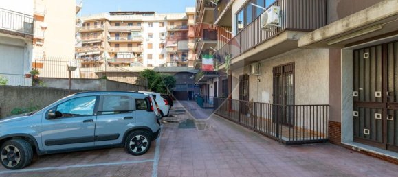 2 bedrooms Apartment in Catania, Italy No. 65602 5