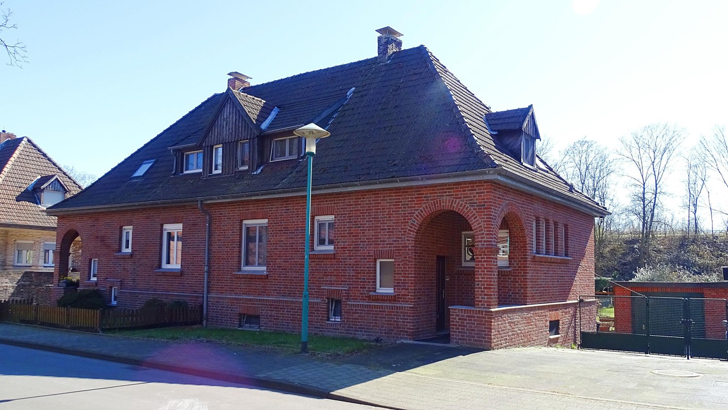 Таунхаус с 6 комнатами в Дуйсбург, Германия № 110801