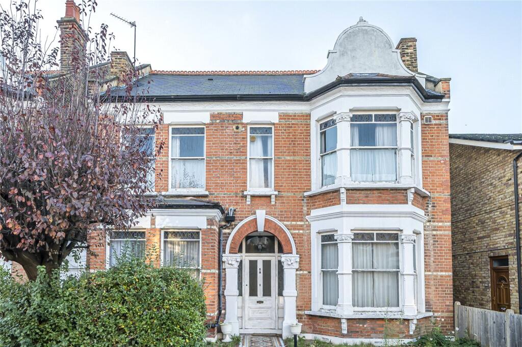 4 bedrooms House in London, United Kingdom No. 12156