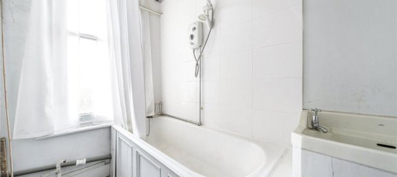 4 bedrooms House in London, United Kingdom No. 12156 2