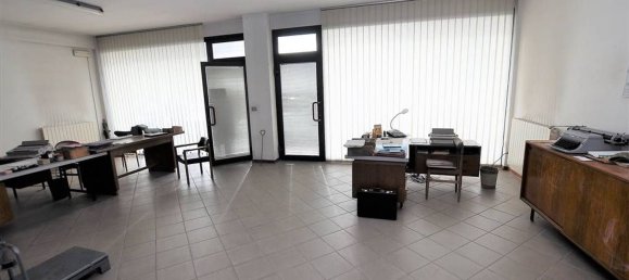 2-Zimmer Gewerbliche Immobilie in Massa e Cozzile, Italy, Nr. 71831 6