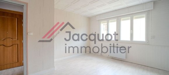 2 bedrooms Apartment in Lons-le-Saunier, France No. 315840 2