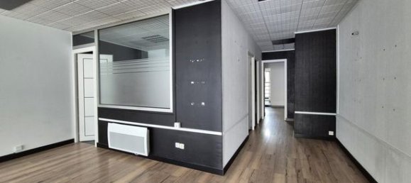 90m² Commercial property in Bethune, France No. 310745 4