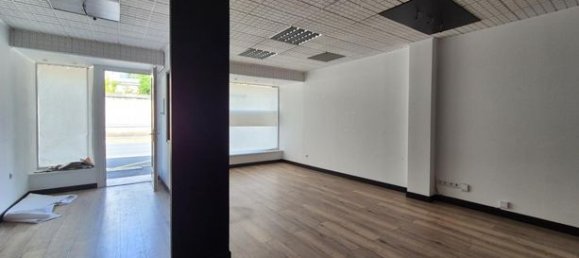 90m² Commercial property in Bethune, France No. 310745 2