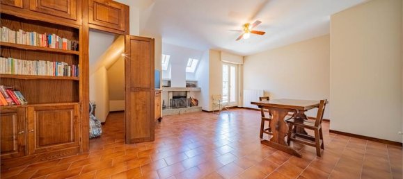 2 bedrooms Penthouse in Chiavenna, Italy No. 297178 2