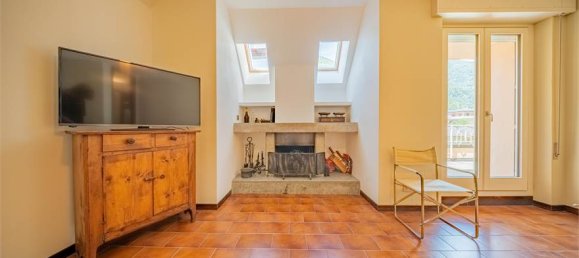 2 bedrooms Penthouse in Chiavenna, Italy No. 297178 8