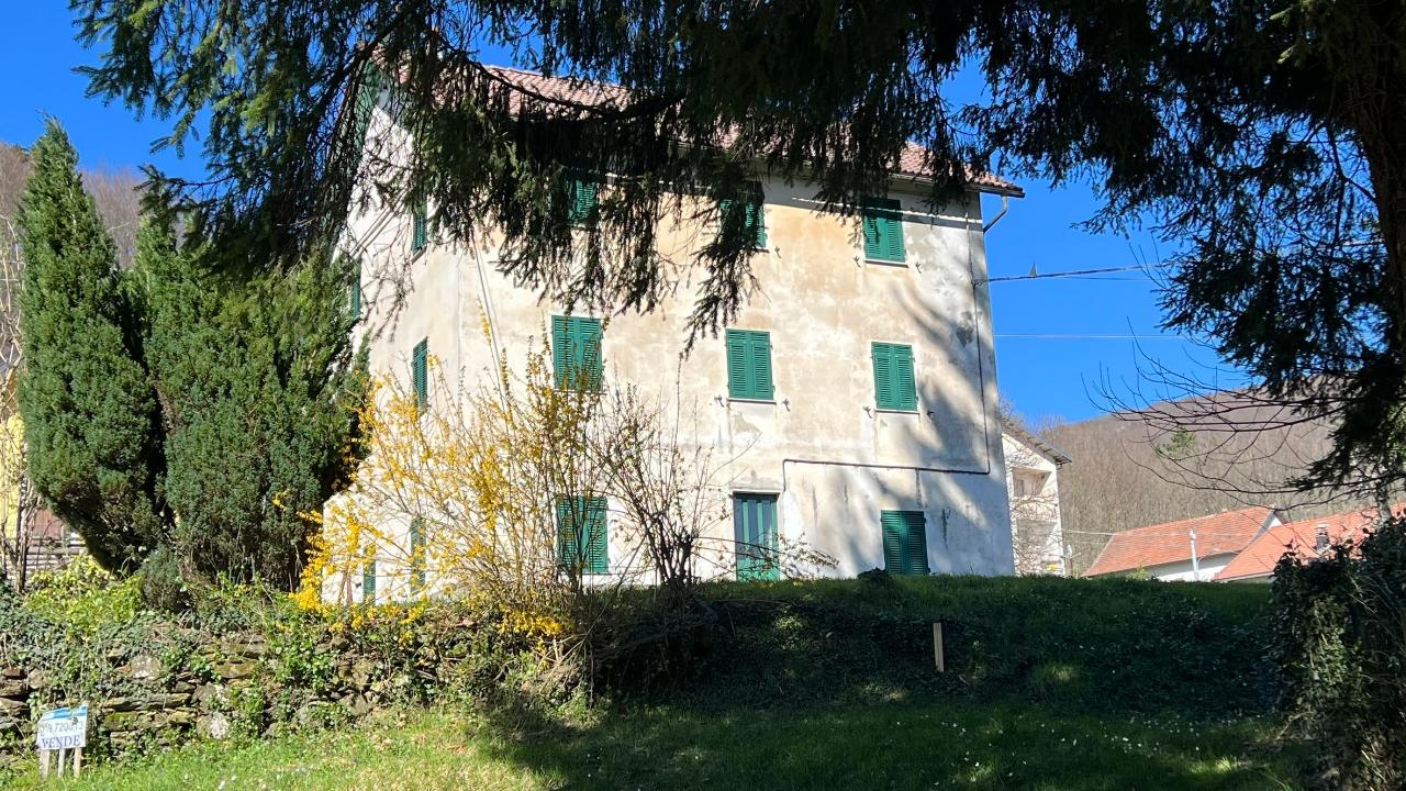 Casa de 12 habitaciónes en Urbe, Italy No. 169813