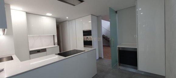 3 غرف نوم منزل ذو طابقين في Cascais, Portugal رقم 133127 2